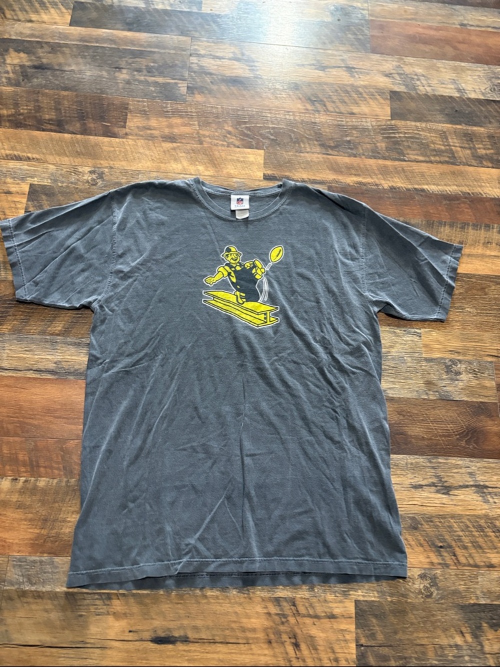NFL Pittsburgh Steelers Mens XL Gray T-Shirt, Circa 1961 Worker on I-Beam